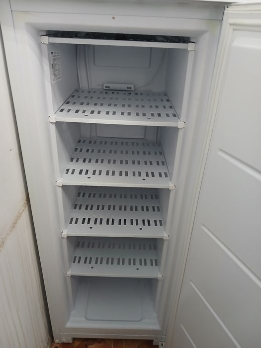 Продам компактный морозильник
