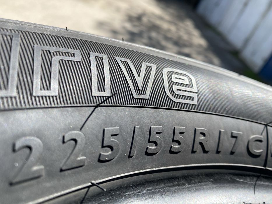 Шины 225/55/17 комплект бу данлоп