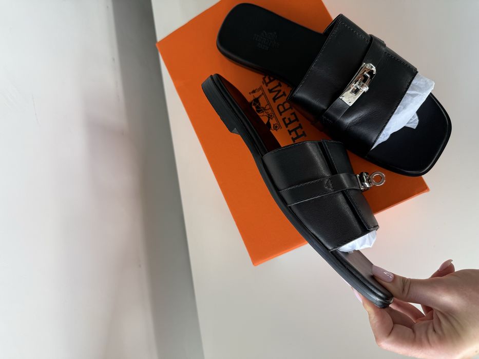 Естествена кожа дамски черни чехли Hermes