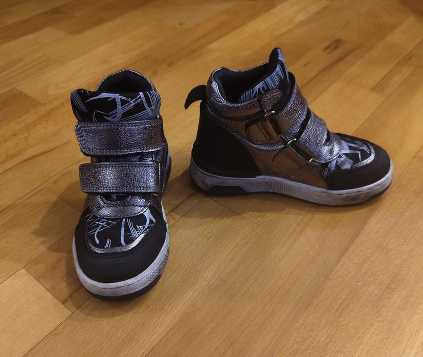 Продам детскую обувь