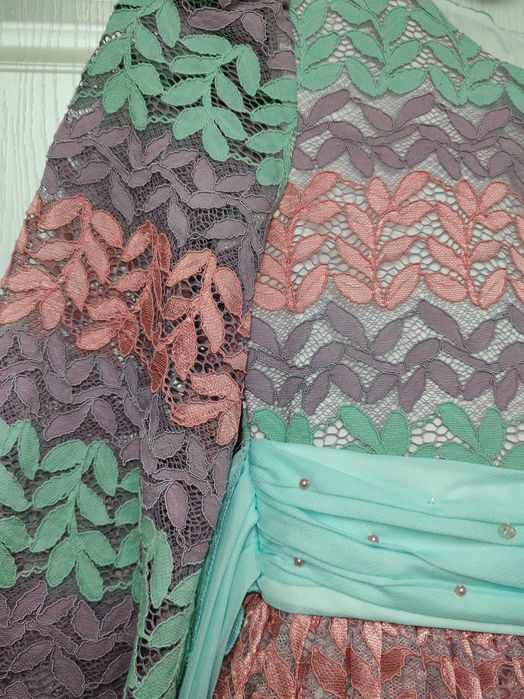 Продам платье на девочку 11-12 лет