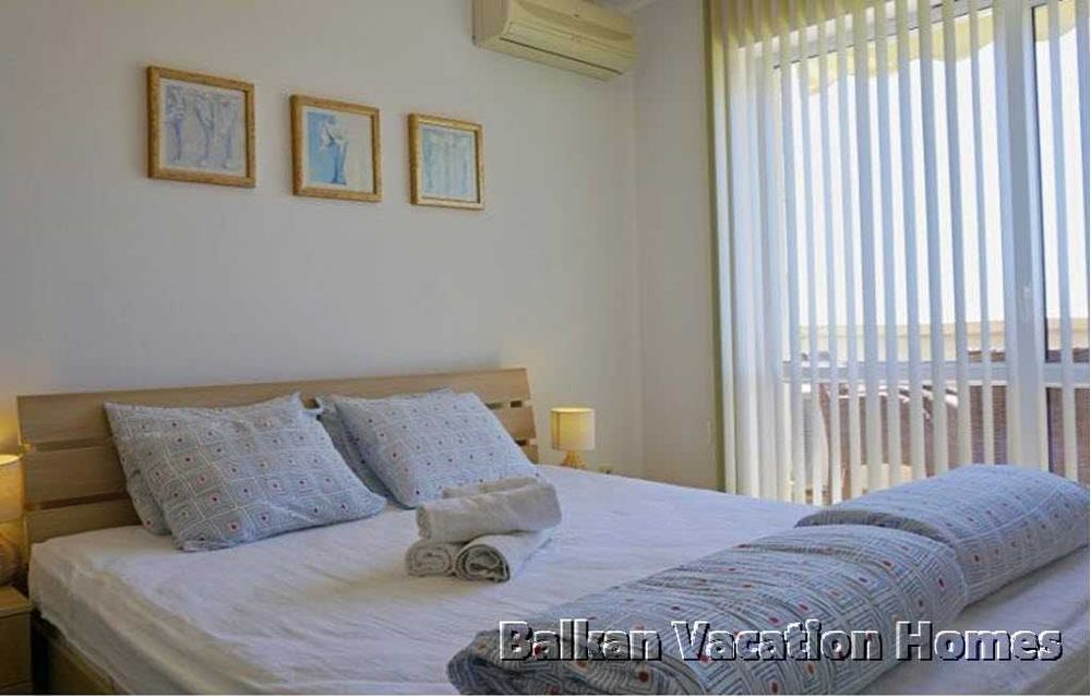 Тристаен апартамент в затворен комплекс в Бяла