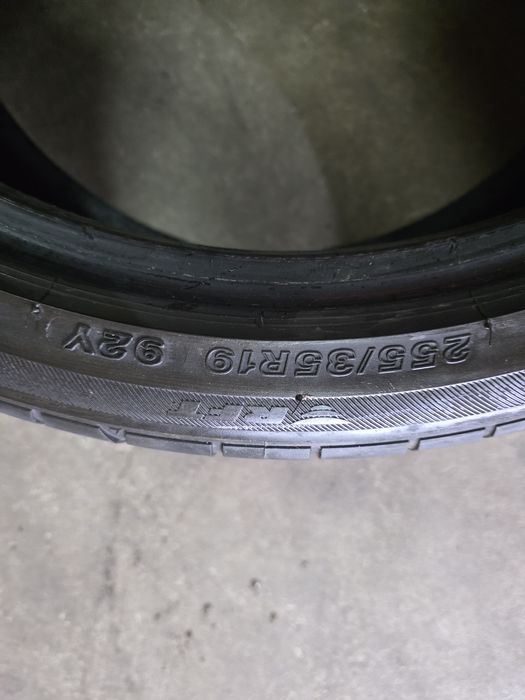 2 anvelope 255 35 R 19 Bridgestone Run Flat Vara