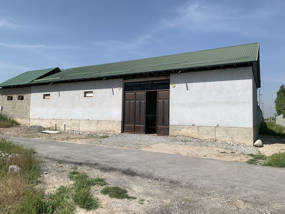 6 Sotixli hovli uy sotiladi.