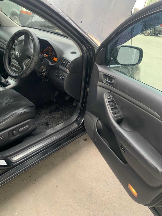 Toyota Avensis 2,2 D-cat На части