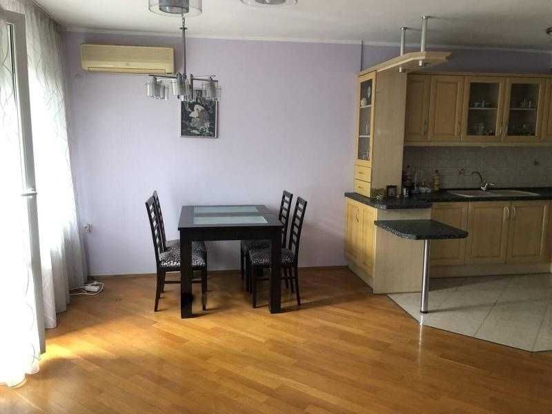 Дава се под наем Тристаен апартамент в Бургас, Център - 75 кв.м за 663 € - Снимка #2