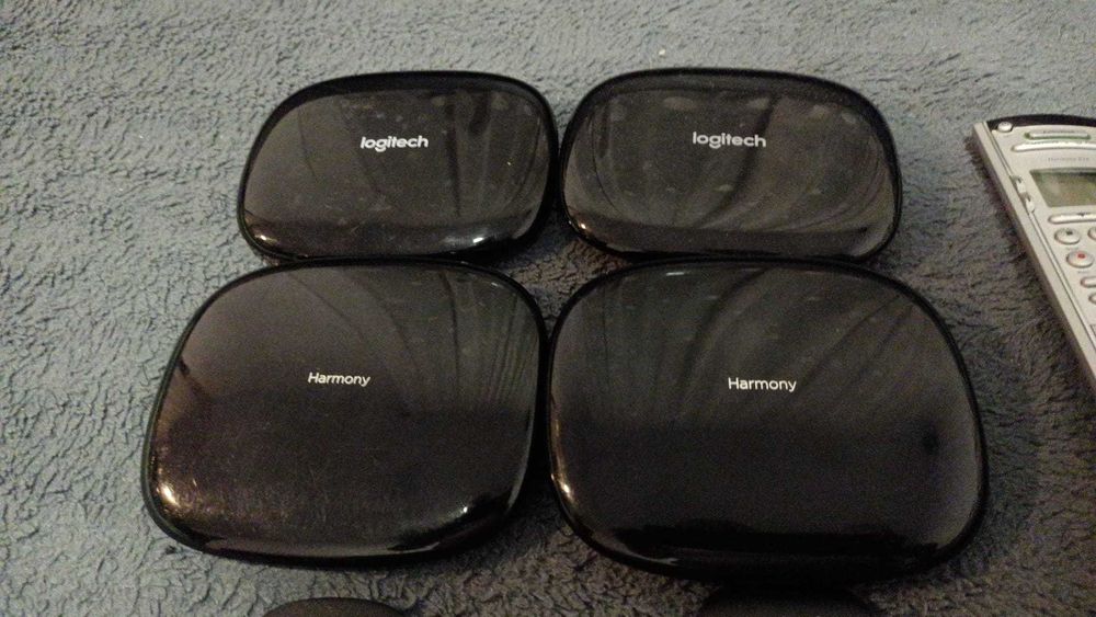 Telecomenzi universale Logitech Harmony 515 și 525 , Hub – Ecran LCD