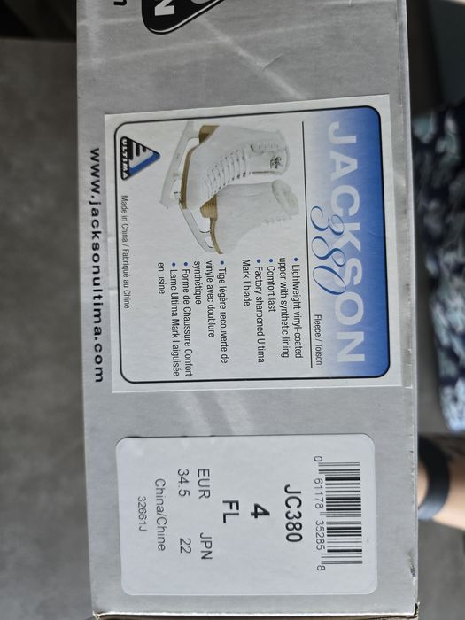 Коньки спортивные