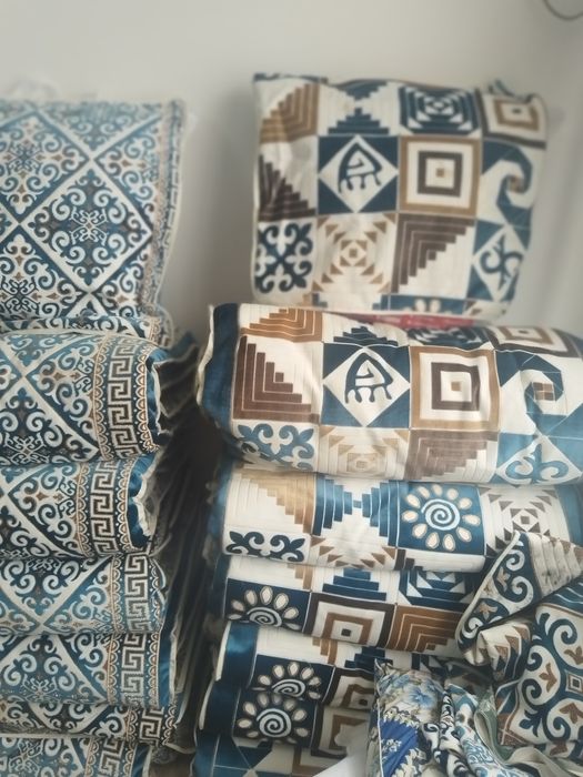 Көрпе, жастықтар