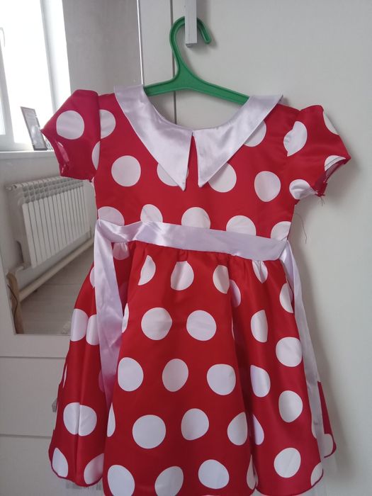 Продам новое платье на 5 6 лет