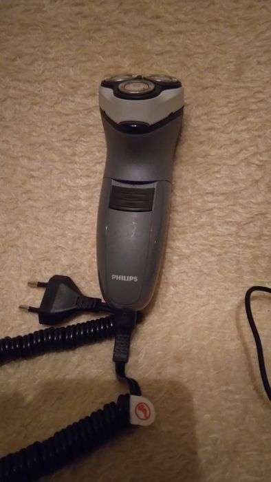 Aparate barbierit, ras Philips, unul pe acumulator