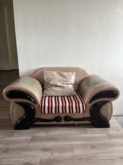 Продам комплект диванов