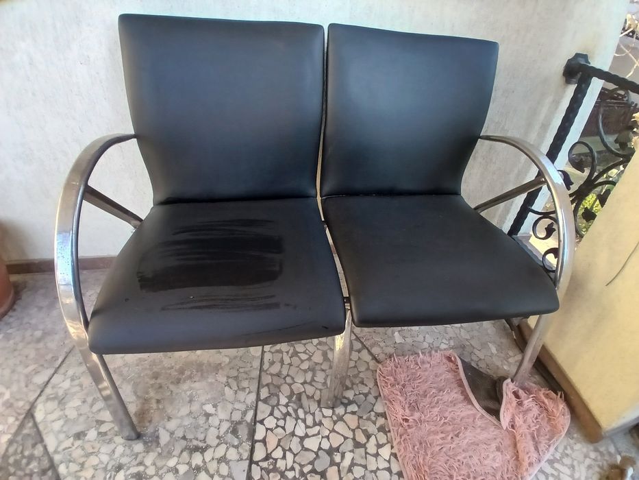 Двуместен диван кожен