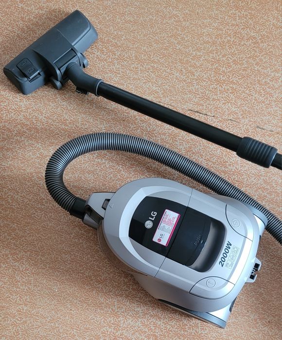 Продам Пылесос LG