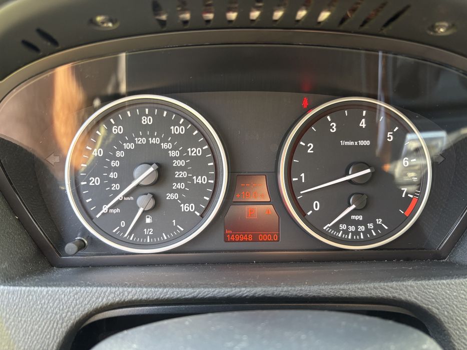 Vand Bmw X5 3.0 si/ Usor Avariat / Deplasabil pe rotii