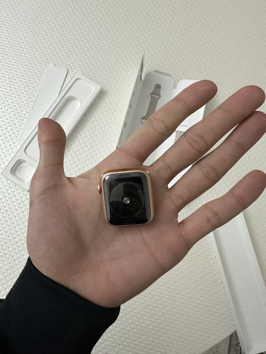 Продам в отличном состояние Apple watch