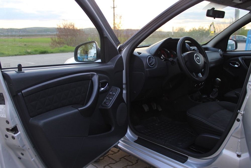 Dacia Duster 2x4  Anul fabricației 2014