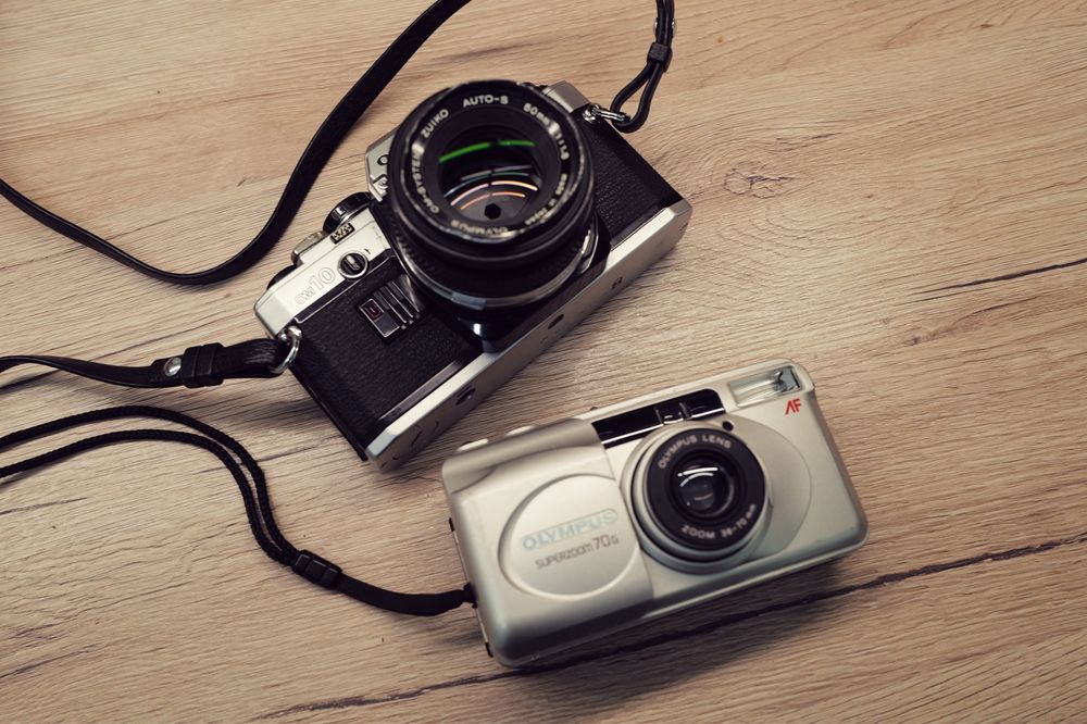Lot aparate foto Olympus film OM10 obiectiv 50 1.8 si Superzoom 70 Mju