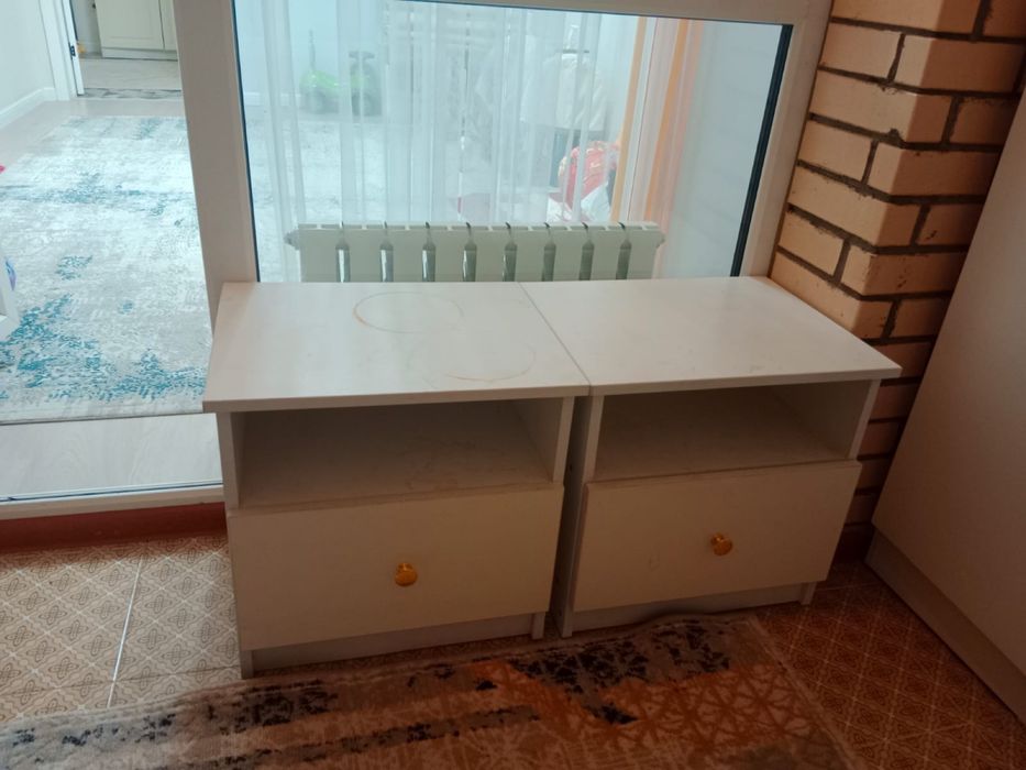 Стол и 2 прикроватки