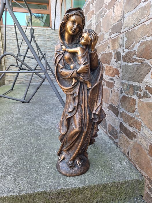 Скулптура мадоната