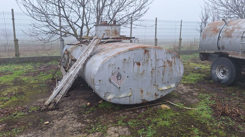 Цистерни за вода 3 броя.