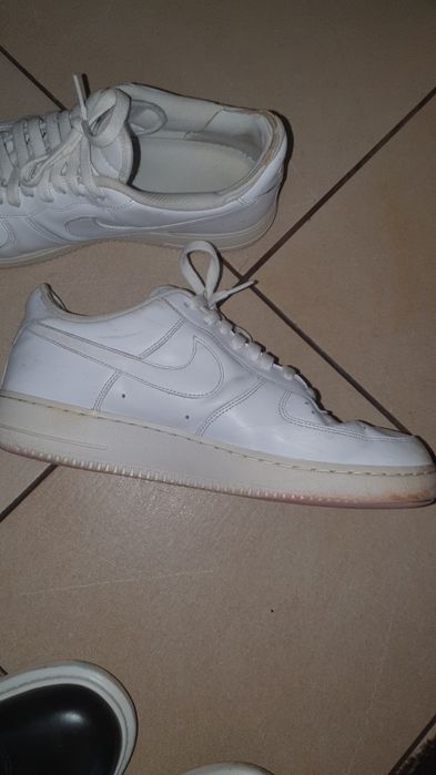 Adidași purtați în stare bună
