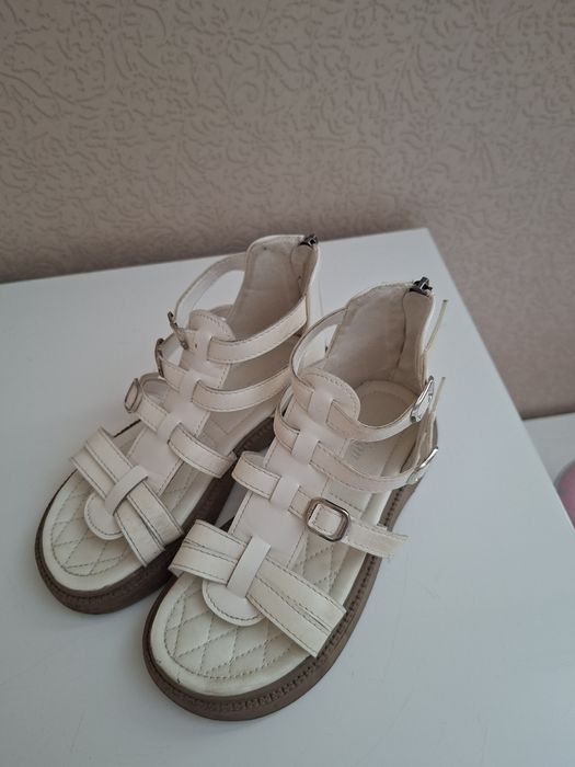 Босоножки для девочки