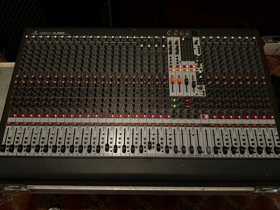 Mixer Behringer XENYX XL3200