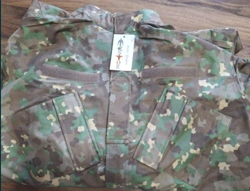 Scurta și ținută combat