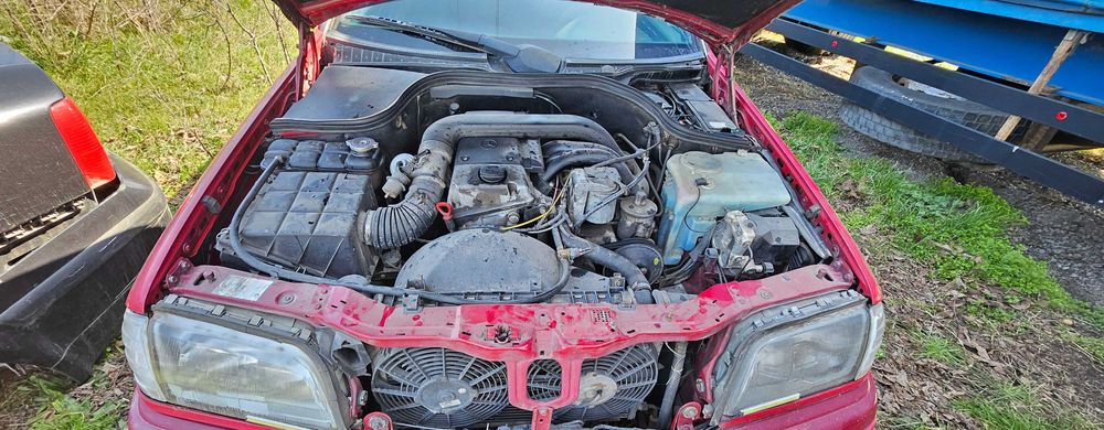 Мерцедес 220 С-1995 г.