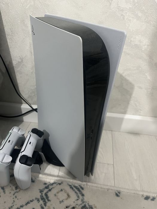 PlayStation 5 с 9 играми