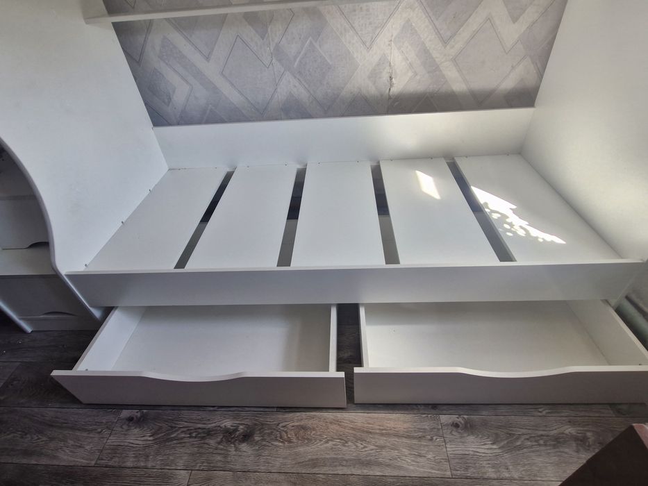 Кровать двухъярусная