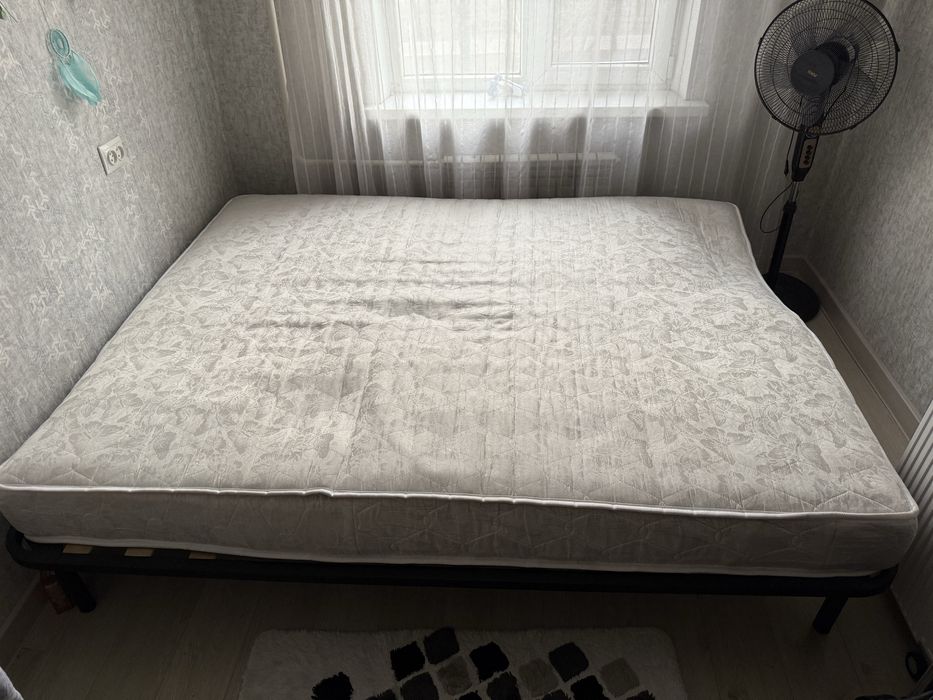 Кровать с матрасом