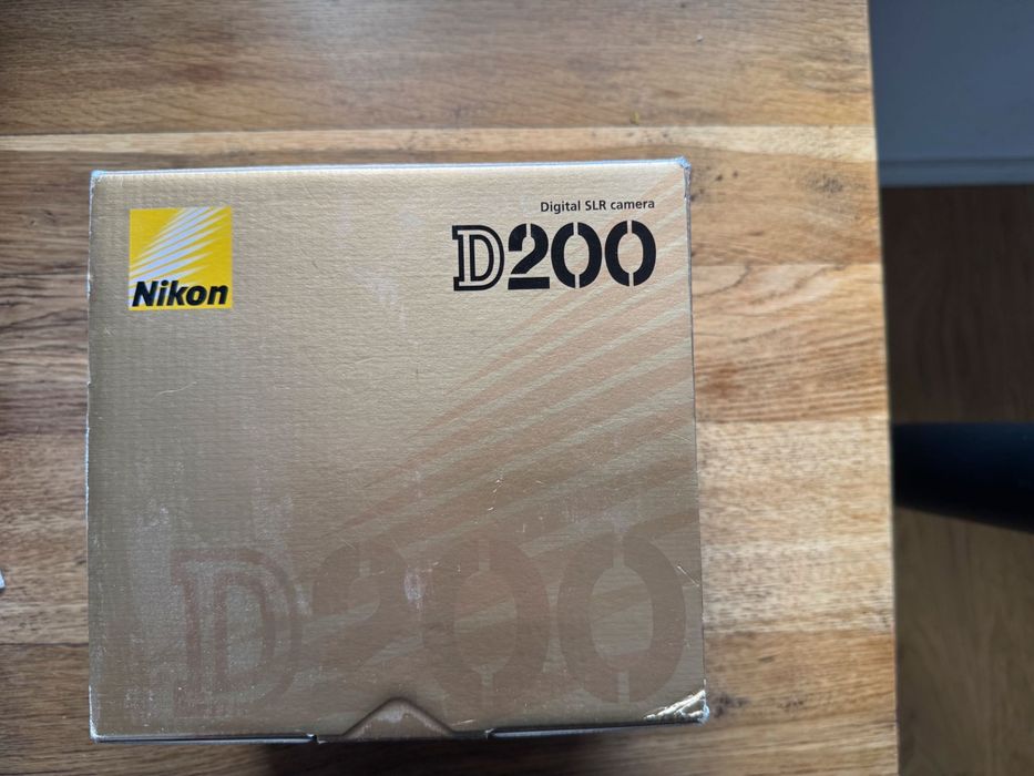 Nikon D200 – aparat foto DSLR cu senzor CCD, stare ca nouă