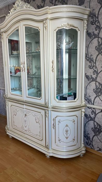 Горка для гостиной 
Материа