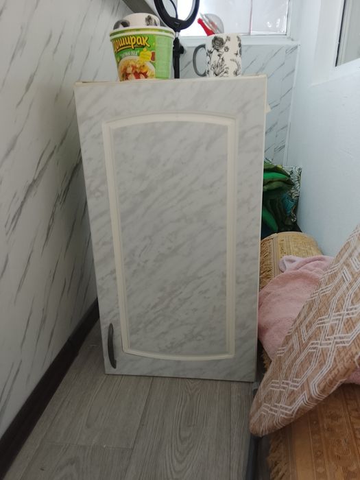 Два шкафа на стену.