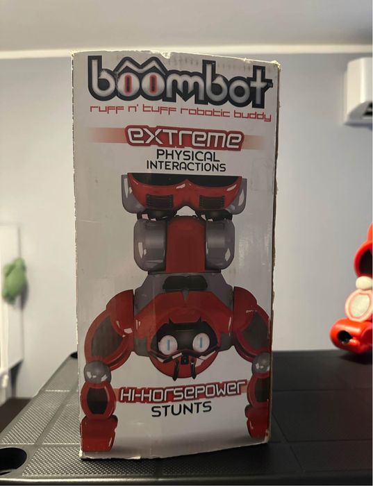 Интерактивен робот boombot с кутия