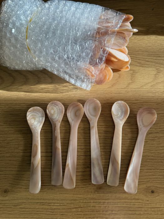 Седефени лъжици за хайвер