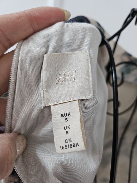 Уникална рокля H&M в S размер разтеглива материя