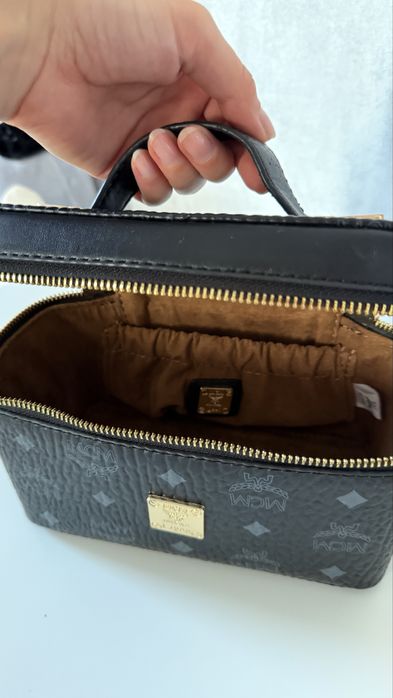 Продам кожанную сумочку MCM