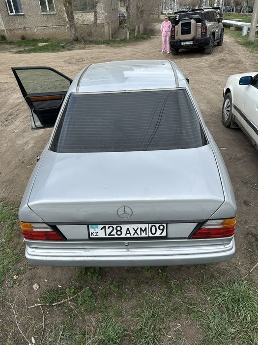 Мерседес бенс 124 серебро