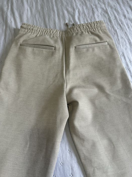 Pantaloni Zara.