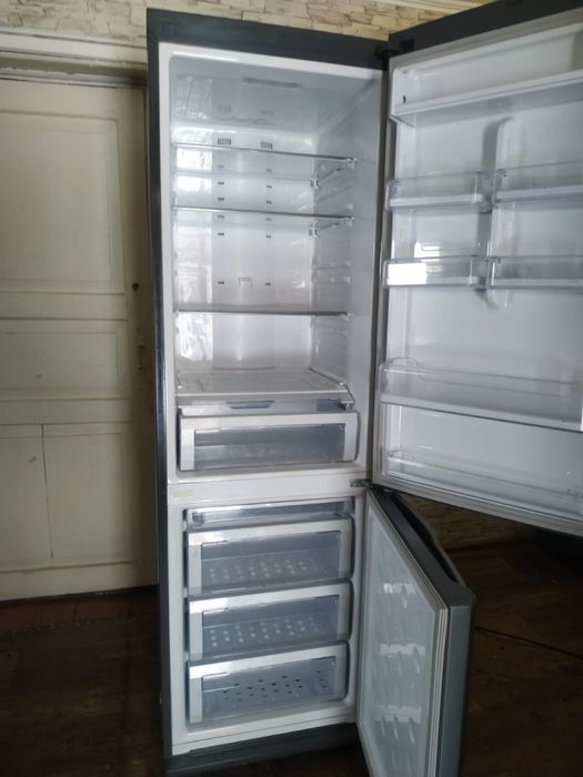 Продается холодильник Samsung