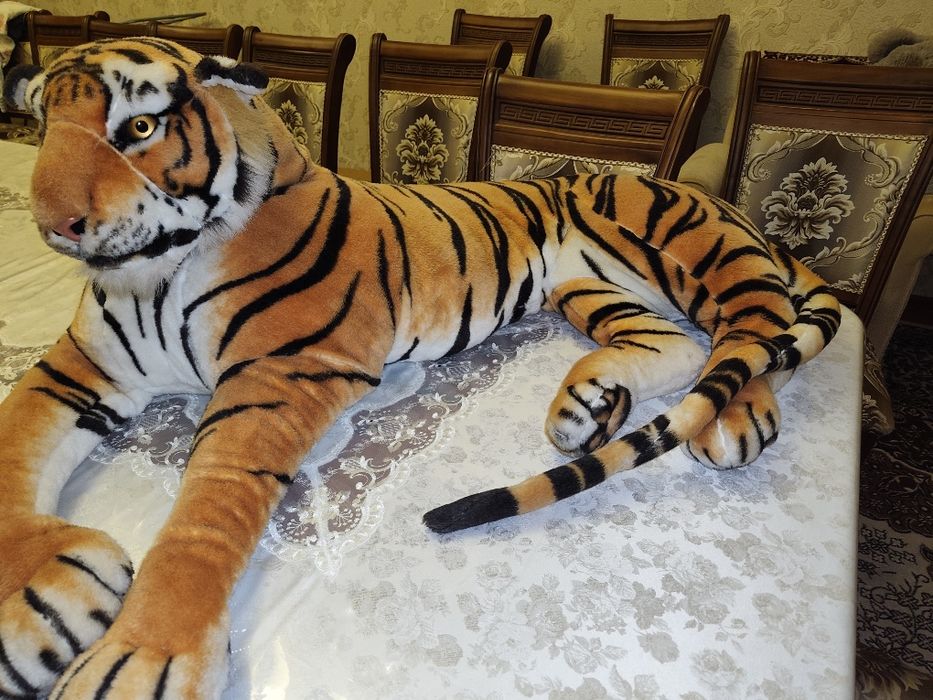 Yumshoq o'yinchoq tigr