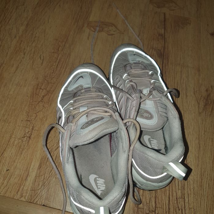 Vând păpuci nike air