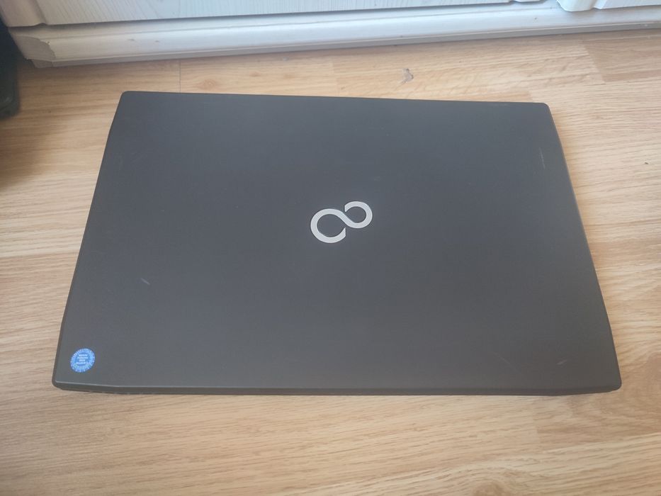 Laptop Fujitsu Siemens A514- i3-4005u/8gb RAM/ 320gb/ Baterie 2h