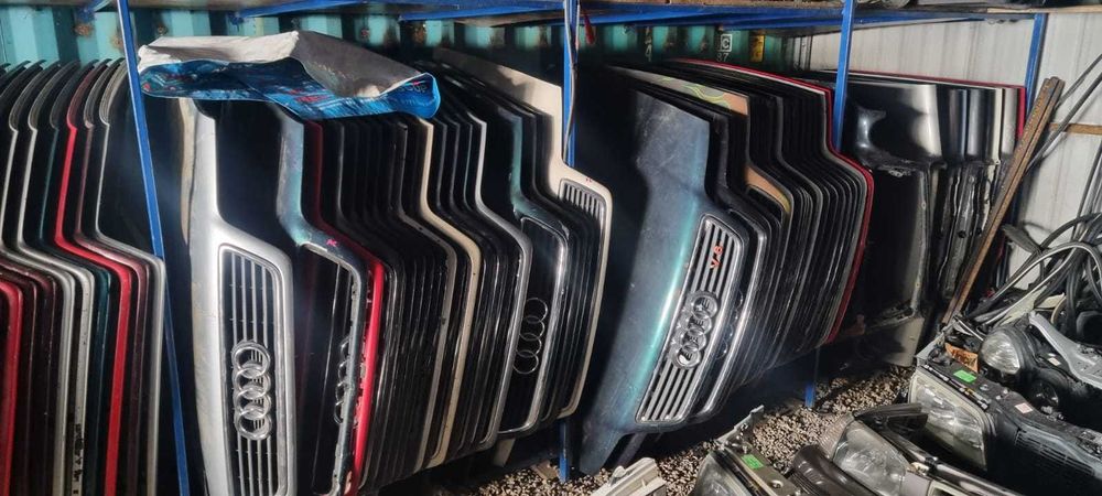 Капоты в ассортименте.