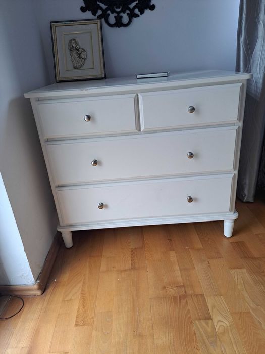 Comoda alba eleganta