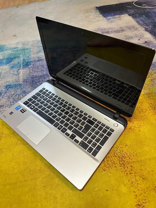 laptop Toshiba L50, core i5, ram 12 gb, video 2 gb dedicat, ssd 120 gb