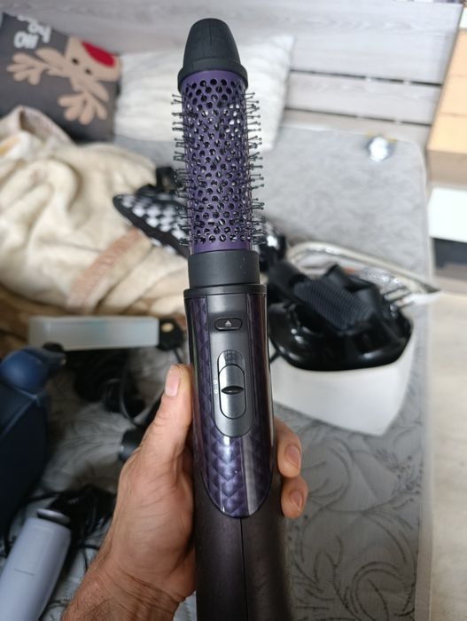 Продавам сешоари и машинки за бръснене и подстригване.